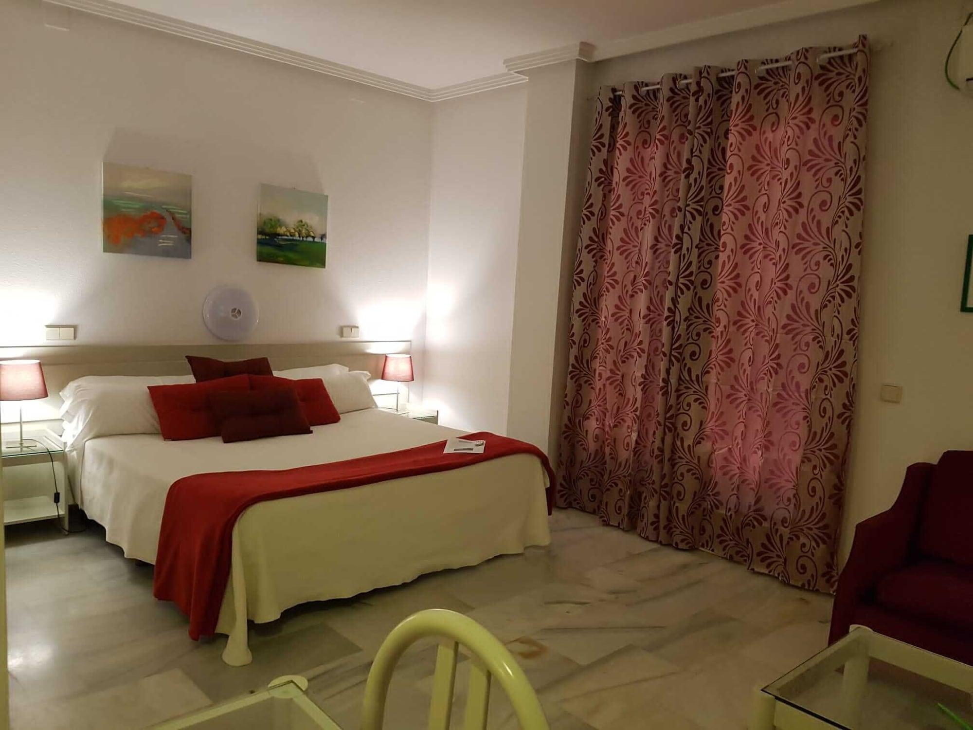 Hospedium Hotel Apartamentos Simon Verde Mairena del Aljarafe Ngoại thất bức ảnh