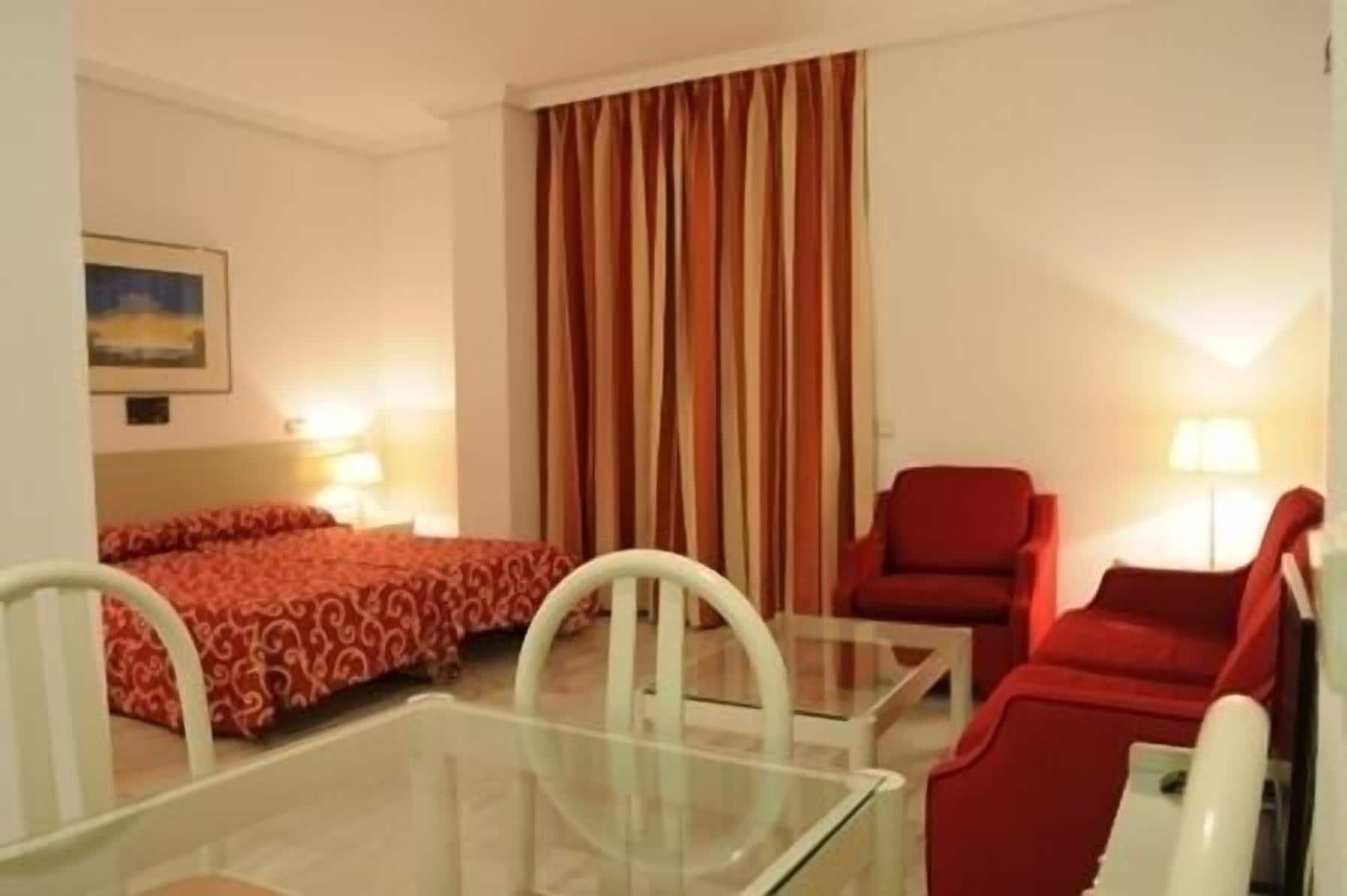 Hospedium Hotel Apartamentos Simon Verde Mairena del Aljarafe Ngoại thất bức ảnh