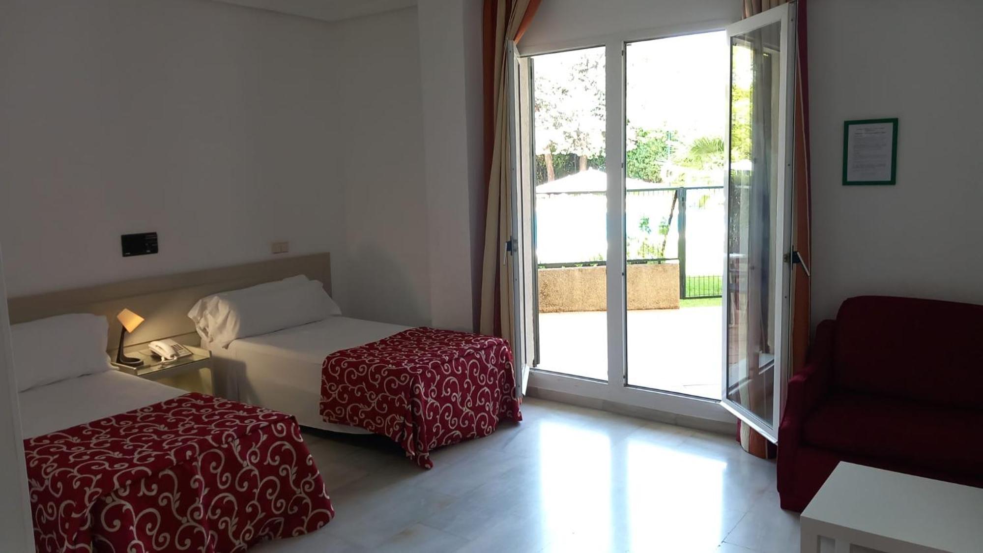 Hospedium Hotel Apartamentos Simon Verde Mairena del Aljarafe Ngoại thất bức ảnh