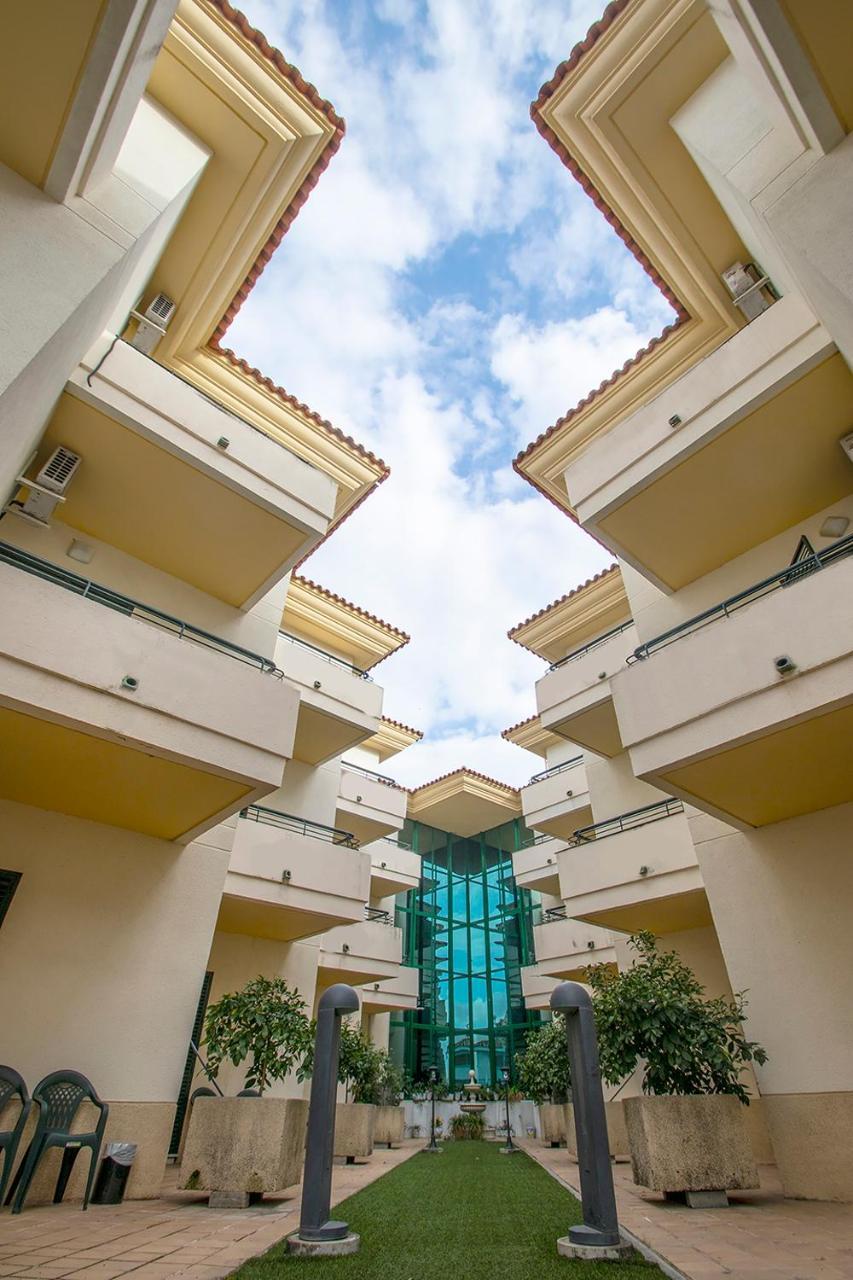 Hospedium Hotel Apartamentos Simon Verde Mairena del Aljarafe Ngoại thất bức ảnh