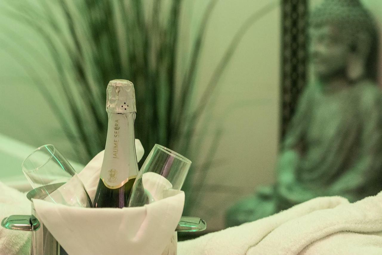 Hospedium Hotel Apartamentos Simon Verde Mairena del Aljarafe Ngoại thất bức ảnh