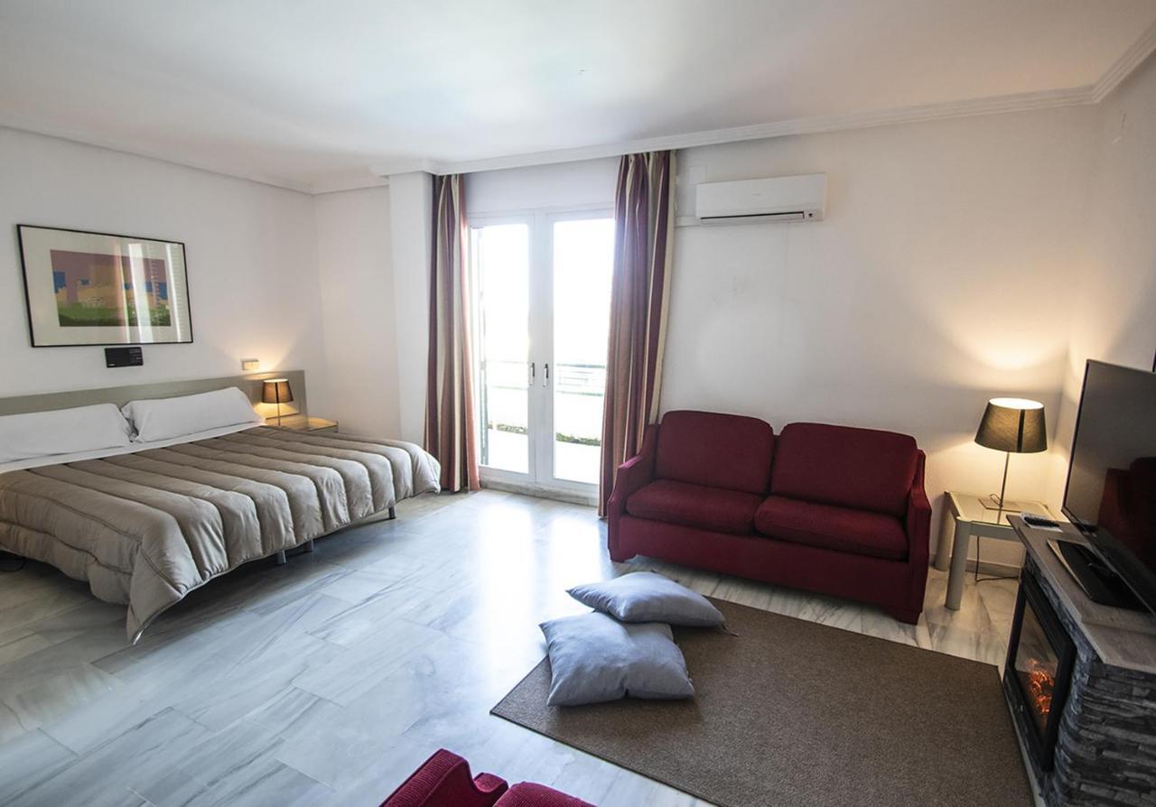 Hospedium Hotel Apartamentos Simon Verde Mairena del Aljarafe Ngoại thất bức ảnh